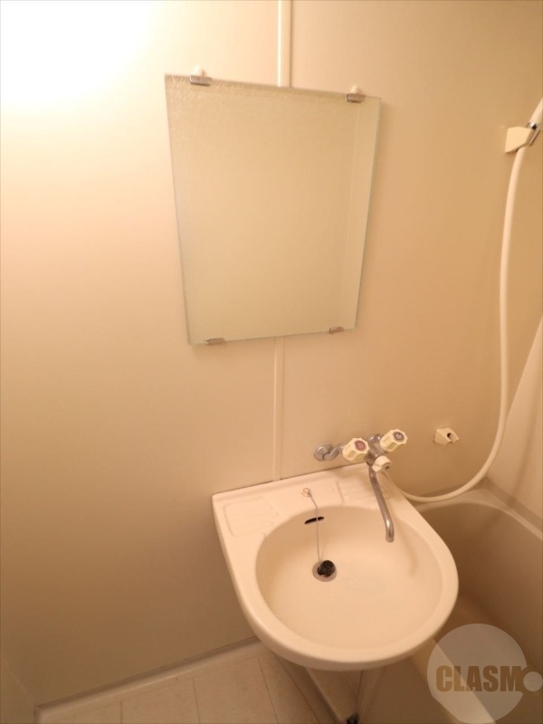 洗面設備　ミラー付き洗面台