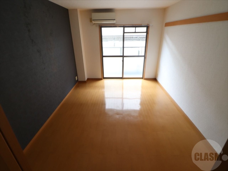 居室・リビング　８帖の広々とした洋室です