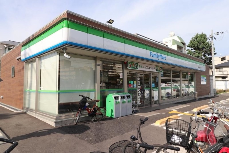 コンビニ　ファミリーマート吹田山手町四丁目店（コンビニ）まで383m
