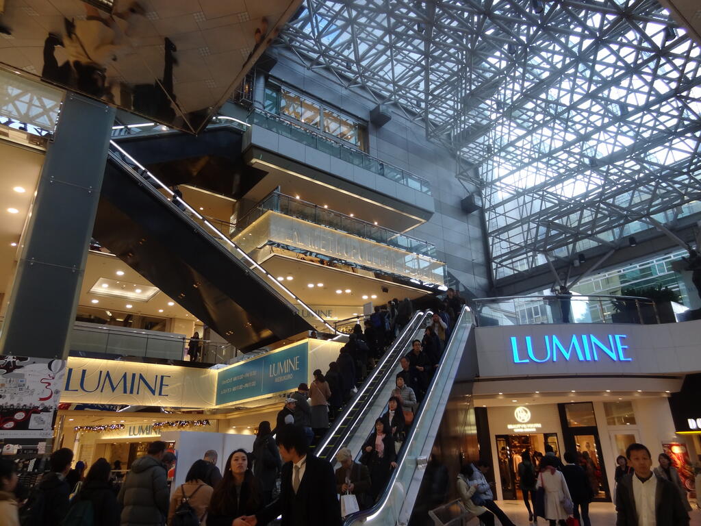 ショッピングセンター　ルミネ池袋店（ショッピングセンター）まで698m