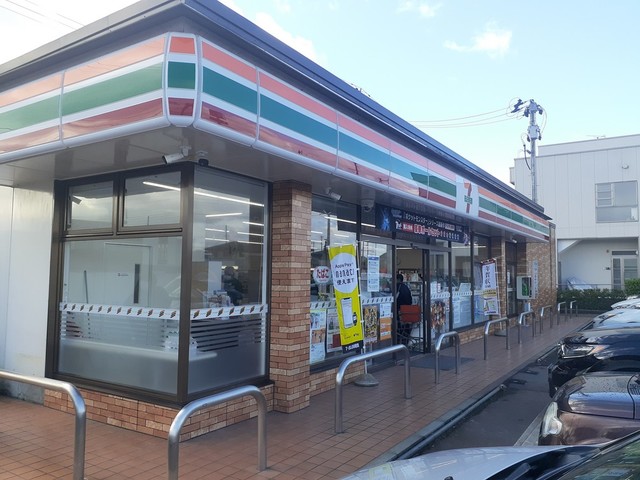 コンビニ　セブンイレブン（コンビニ）まで650m