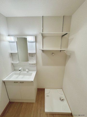 洗面設備　同施工会社の類似物件の写真です。 ※同シリーズ別物件の写真