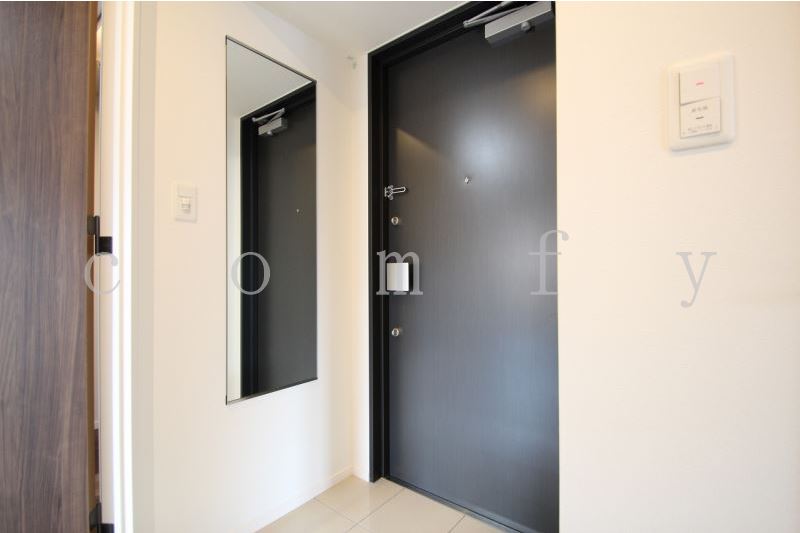 玄関　姿見のある玄関