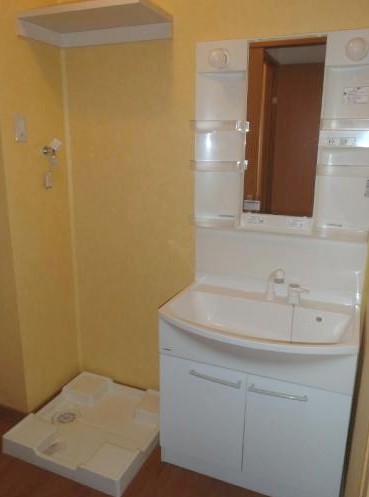 洗面設備　忙しい朝に嬉しい洗髪洗面化粧台付