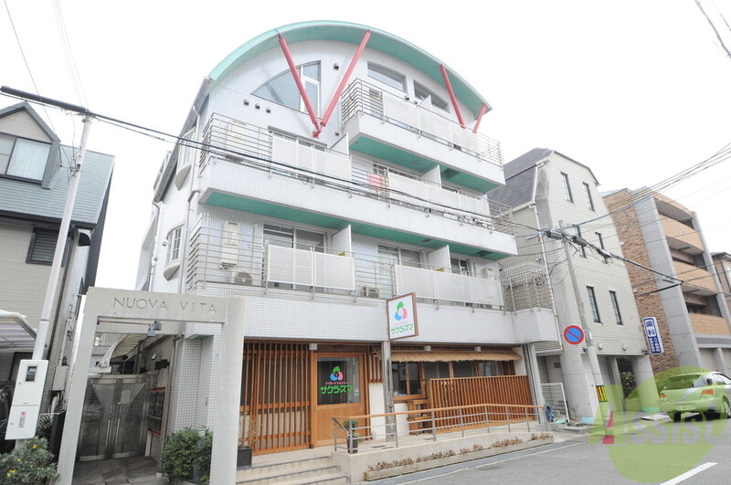 建物外観　存在感のある外観は落ちついた色合いで、堂々としていますね。