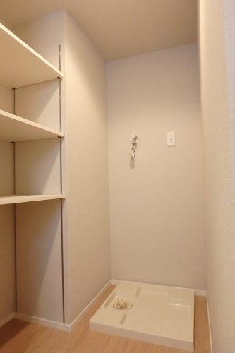 その他　他物件参考画像。建具・壁・床色は異なります。現況優先。