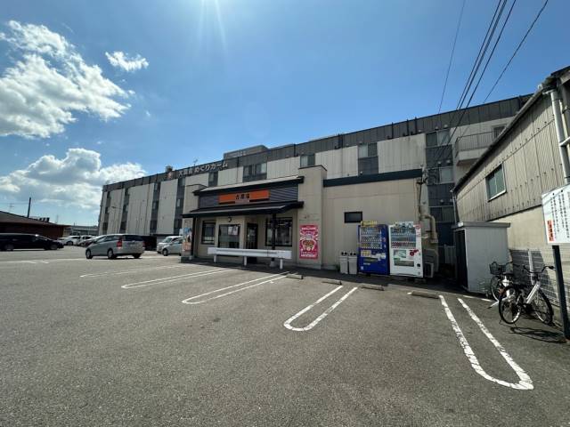 飲食店　吉野家（飲食店）まで399m