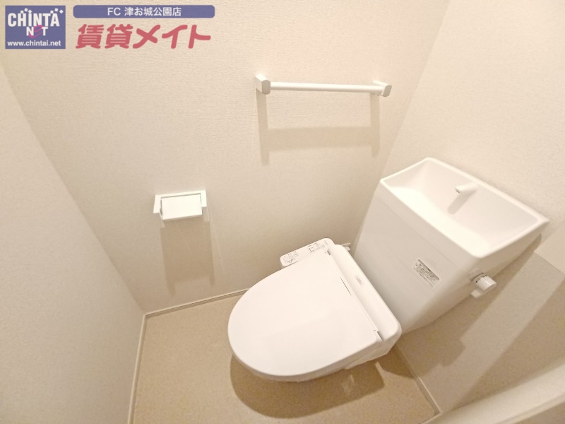 トイレ　同型反転タイプ