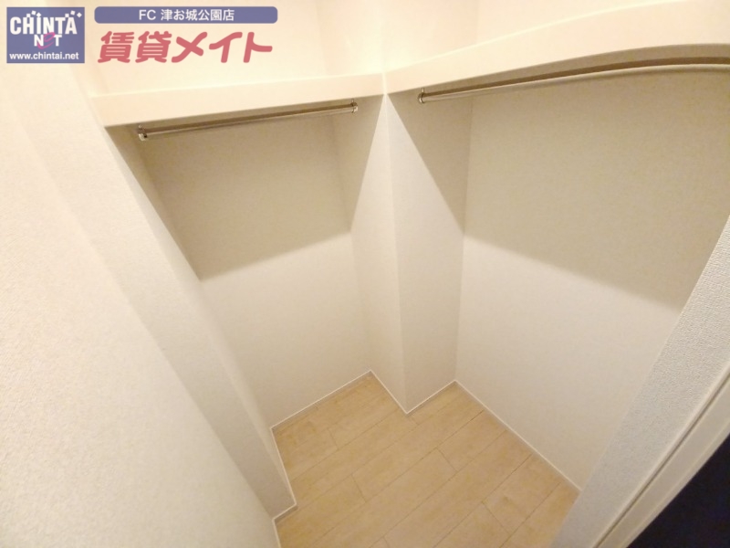 収納　同型反転タイプ