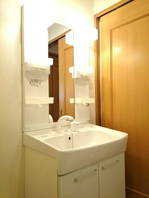 洗面設備　【ヴィラ上知識I】使いやすい洗面所です