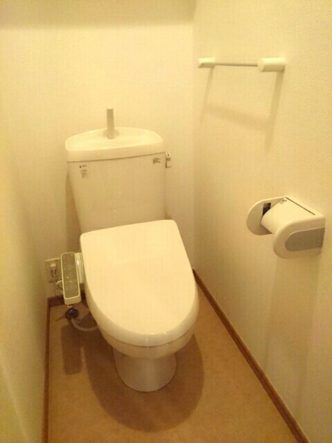 トイレ　【ヴィラ上知識I】落ち着いたトイレです