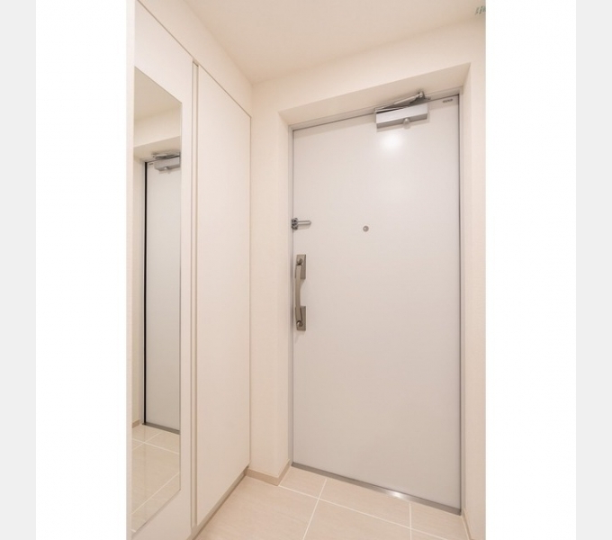 玄関　姿鏡付の玄関