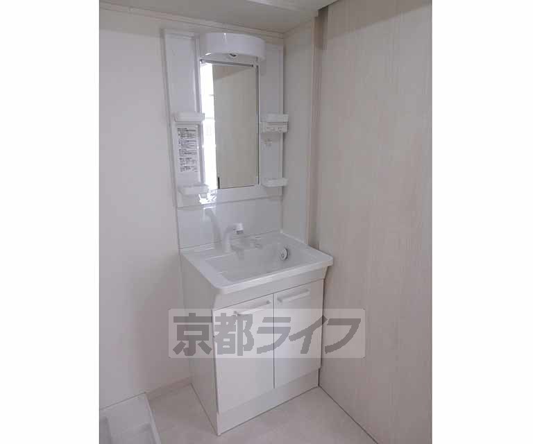 洗面設備　うれしい独立洗面台です