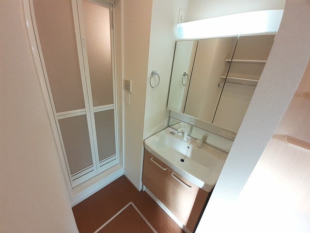 洗面設備　朝の身支度には欠かせない独立洗面化粧台