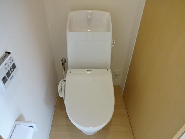 トイレ　温水洗浄便座(イメージ)