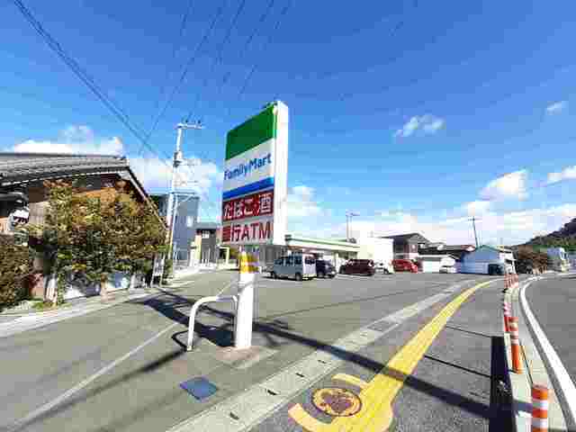 コンビニ　ファミリーマート　高知介良通店（コンビニ）まで450m