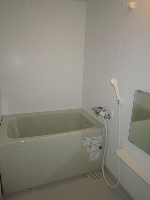 バス・シャワールーム　同物件別号室のものです。