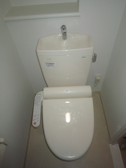 トイレ　同物件別号室のものです。