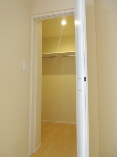 収納　★ウォークインクローゼット１．８帖★