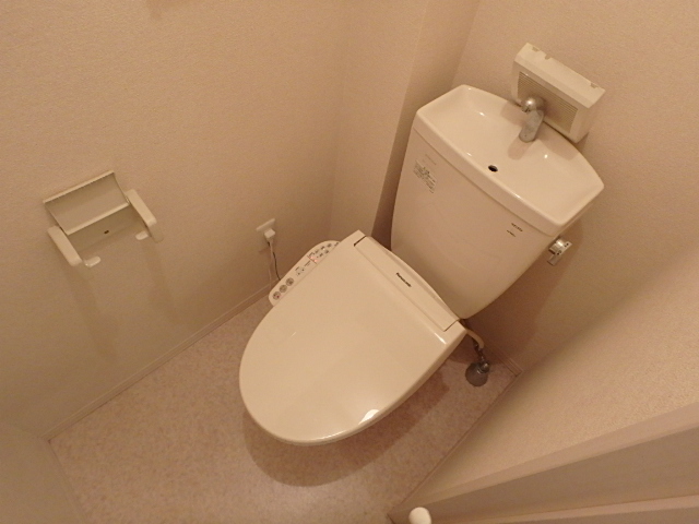 トイレ　シャワートイレも標準装備。