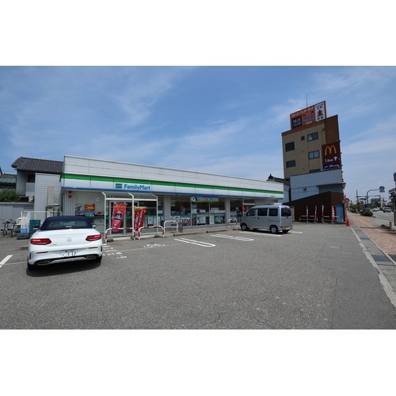 コンビニ　ファミリーマート富山稲荷町店（コンビニ）まで250m