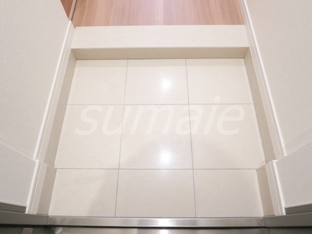 玄関　白いタイルの玄関です♪