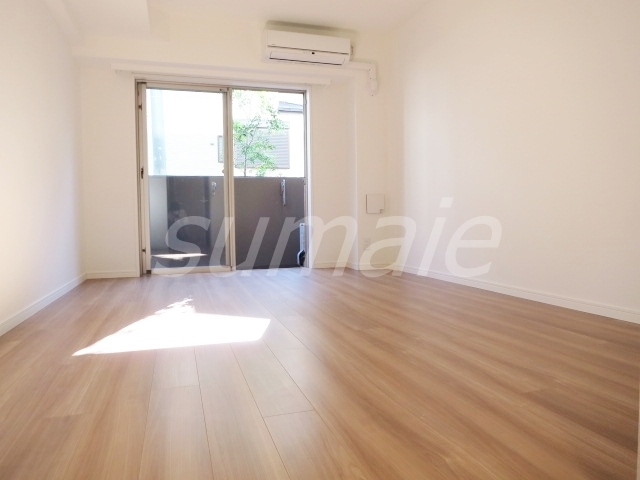 居室・リビング　8.5帖の洋室です！