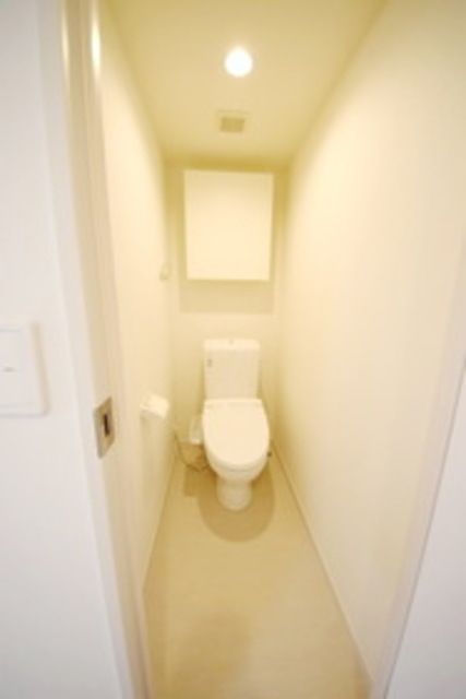 トイレ　温水洗浄便座