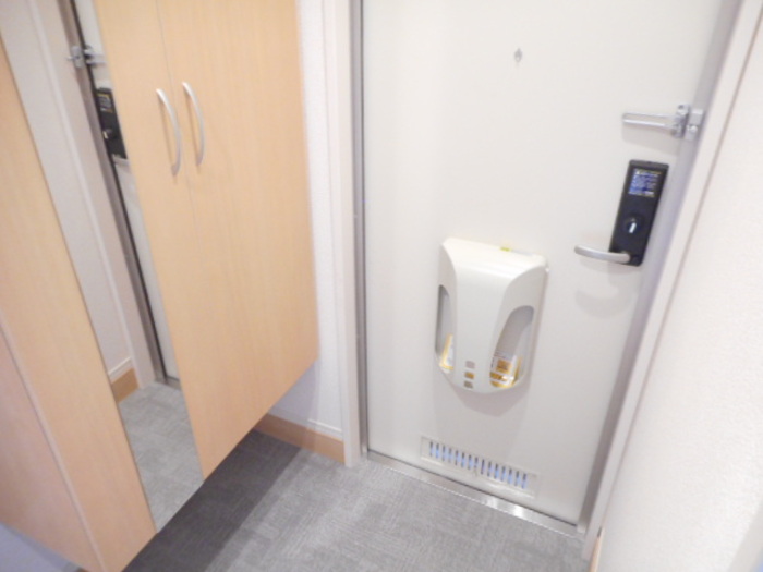 玄関　参考写真（同物件別部屋）