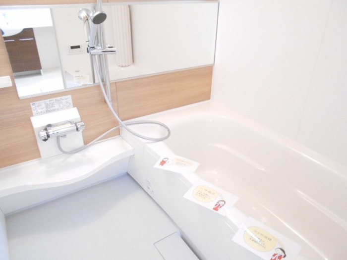 バス・シャワールーム　参考写真（同物件別部屋）