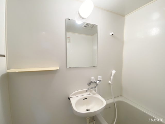 洗面設備　浴室に洗面台あります！