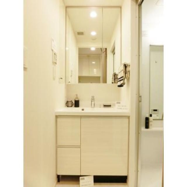 洗面設備　写真は同タイプ住居です。