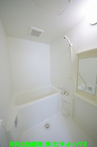 バス・シャワールーム　バス（類似室内）