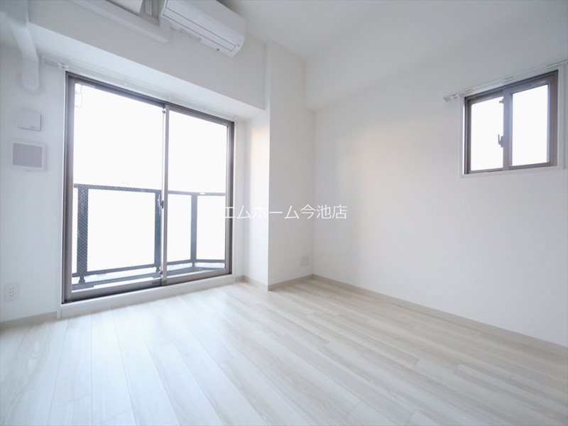 その他部屋・スペース　洋室7.0帖　エアコン付　収納充実　バルコニー