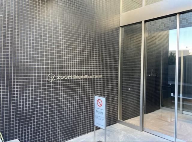 エントランス　建物の内部です