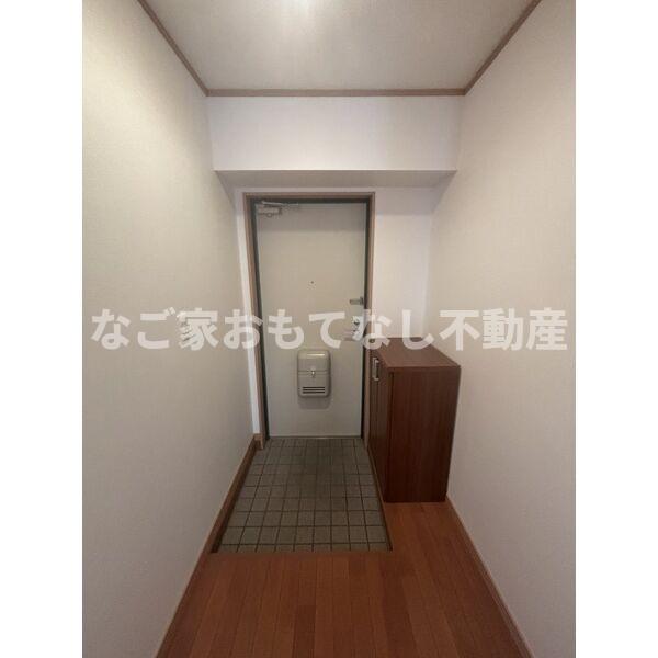 玄関　※写真は別号室