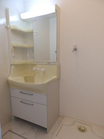 洗面設備　使いやすい洗面所です