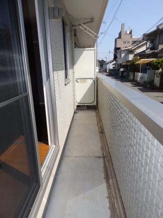 バルコニー　バルコニーからの眺めを楽しみながら食事をしませんか