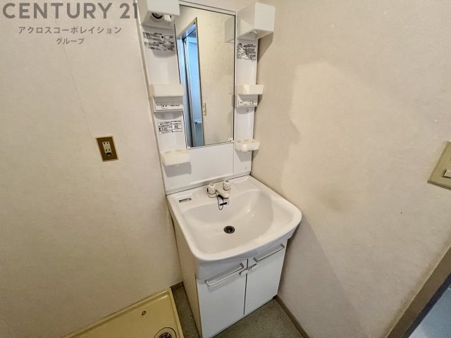 洗面設備　収納豊富な洗面台です！