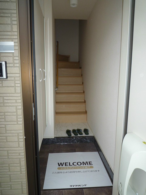 玄関　写真は202号室です。(参考)