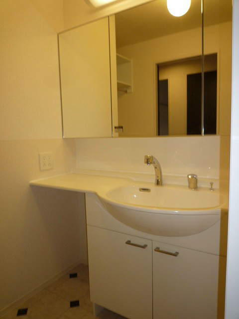 洗面設備　写真は202号室です。(参考)