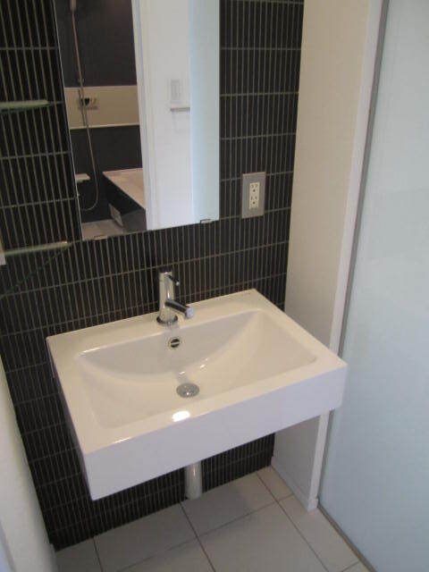 洗面設備　■鏡付き独立洗面台♪