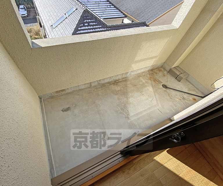 バルコニー　南向きの明るいバルコニーです。