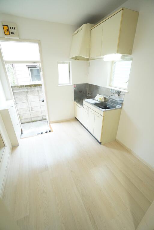 洗面設備　※同物件別号室の参考写真です。