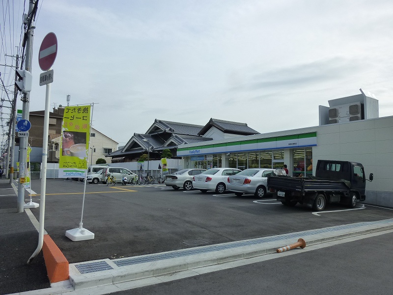 コンビニ　ファミリーマートコア西堤本通西店（コンビニ）まで50m