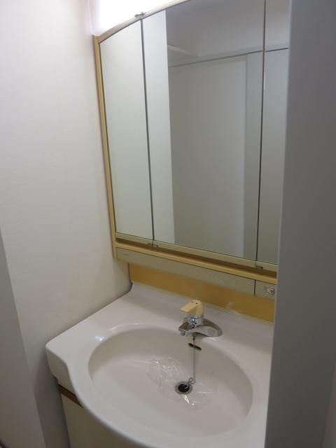 洗面設備　使いやすい独立洗面台です