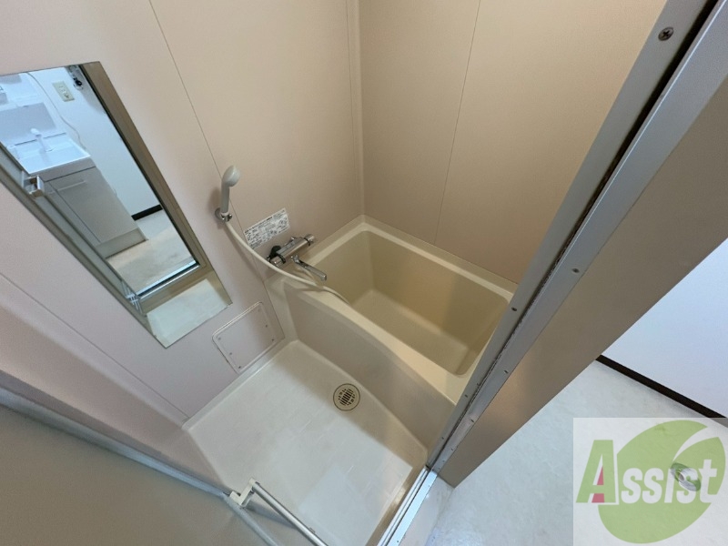 バス・シャワールーム　お風呂になります。一日の疲れを癒してくださいね。