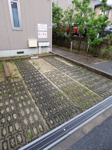 駐車場　当店は家主強制でない場合、消毒・抗菌代や安心サポート代など不