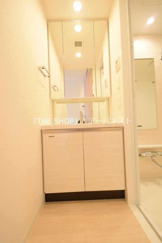 洗面設備　同タイプ別部屋の室内写真です