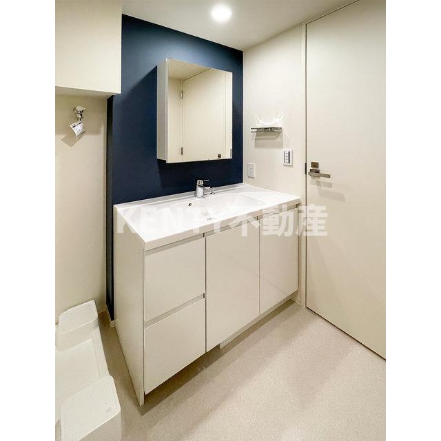 洗面設備　ゆったりとスペースのある洗面所